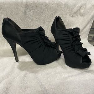 Jacqueline Ferrar black heels